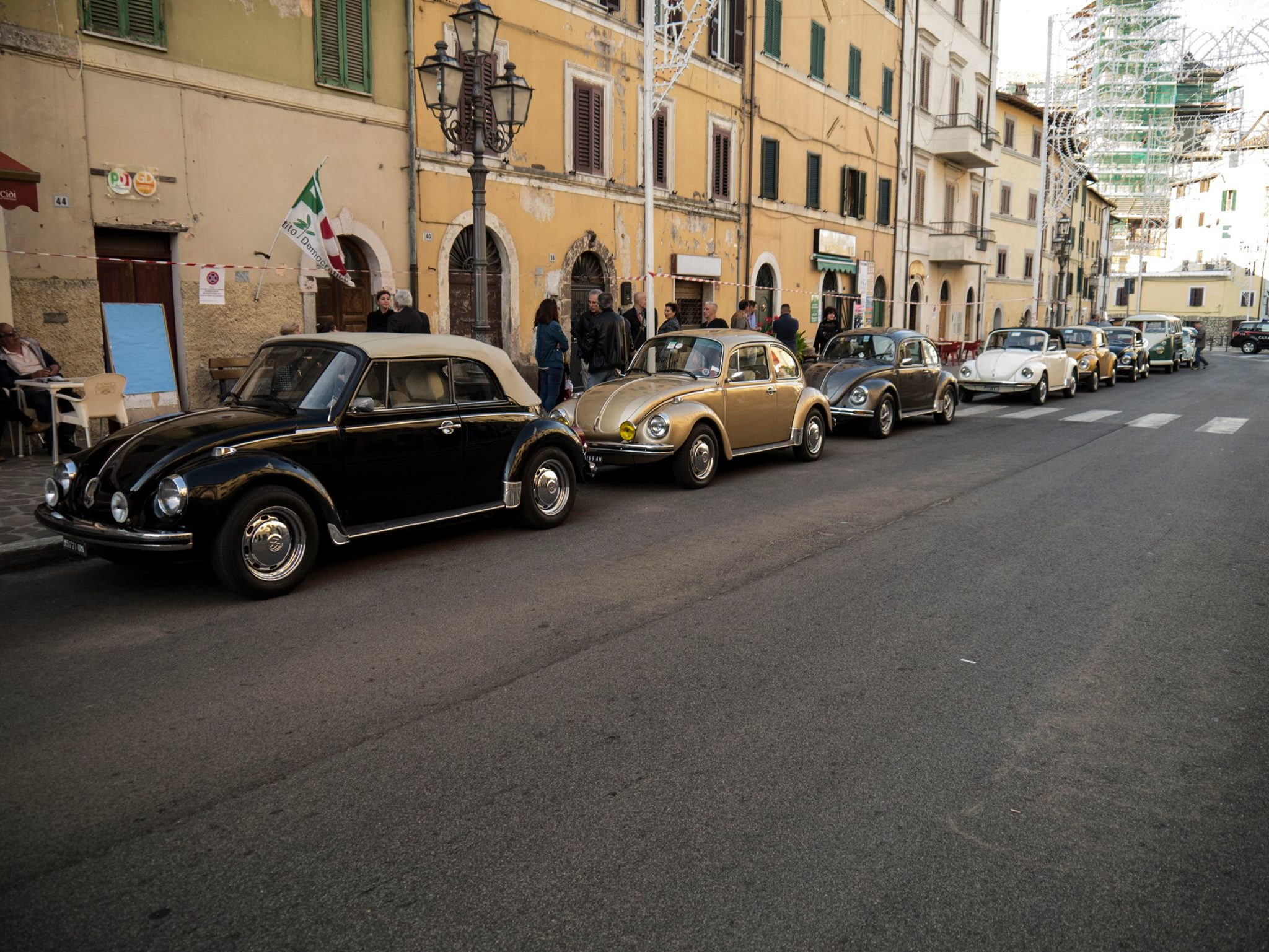 L'immagine può contenere: auto e spazio all'aperto